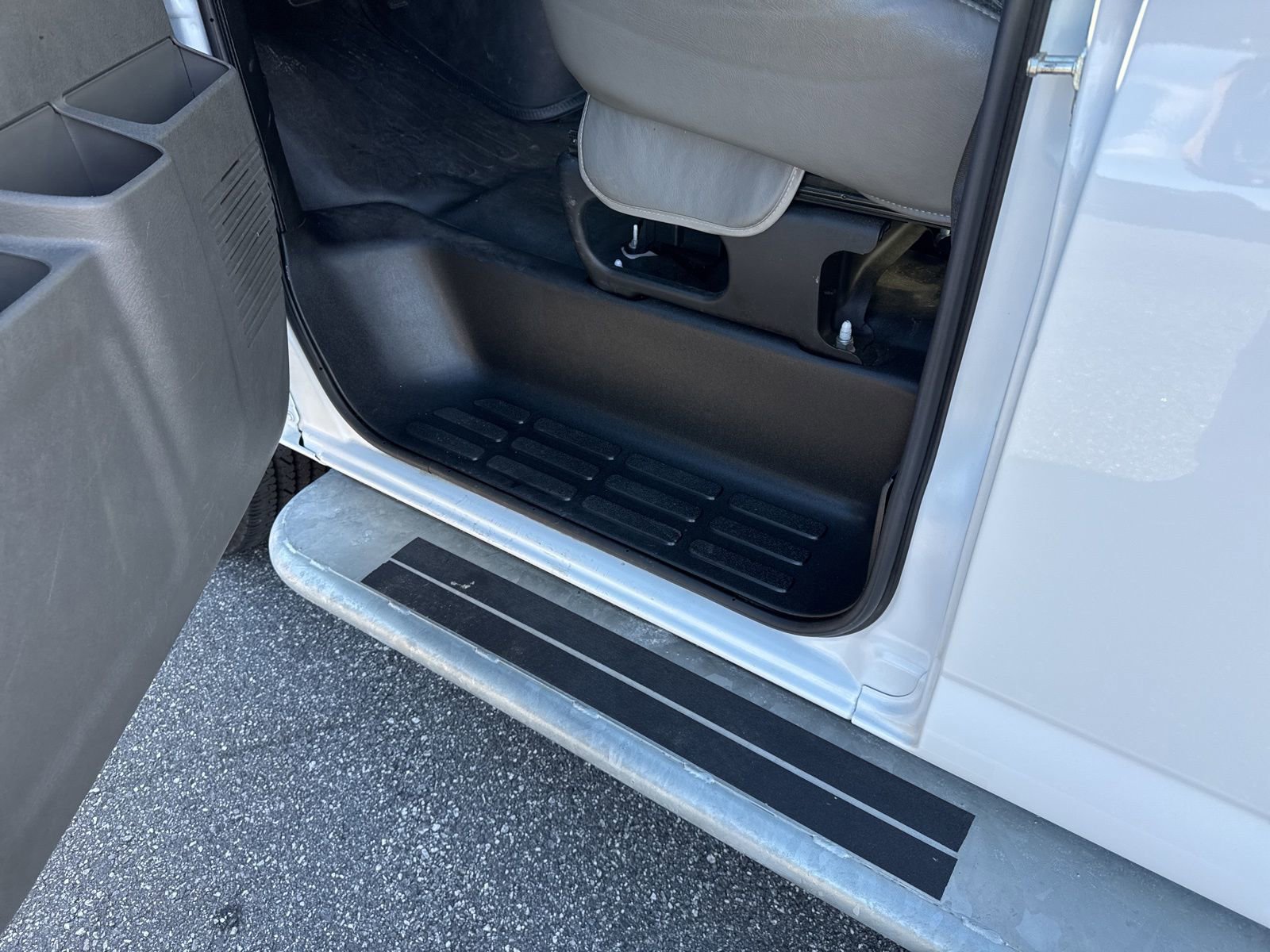 Used 2024 GMC Savana 2500 w/ Driver Convenience Package image 18