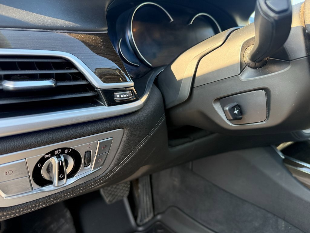 Used 2018 BMW 740e xDrive image 36