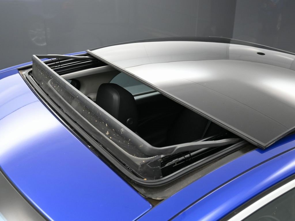 Used 2017 Jaguar XE Premium image 11