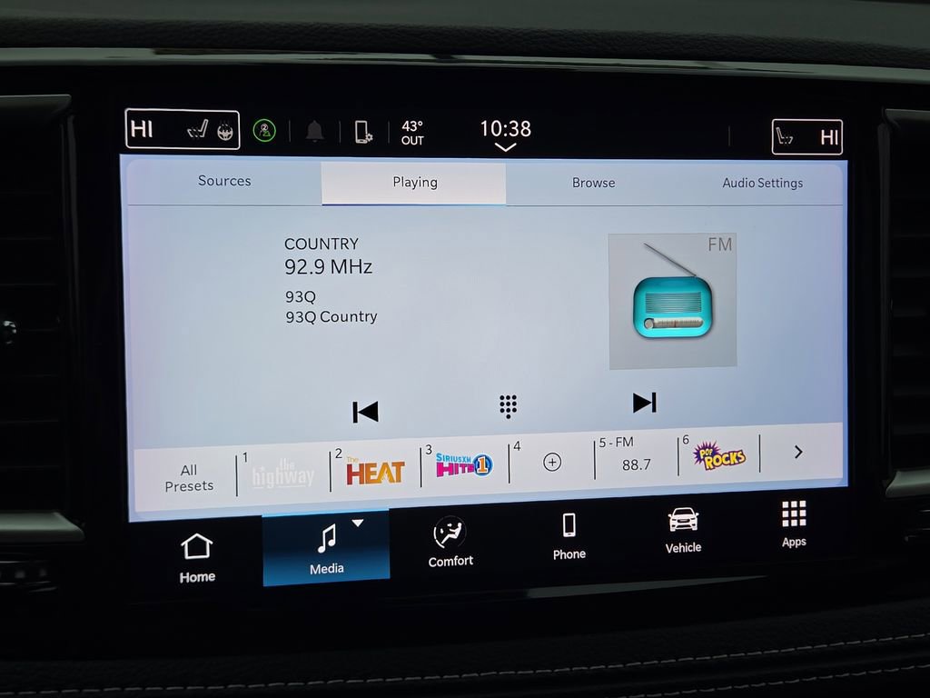 Used 2024 Chrysler Pacifica Touring image 23