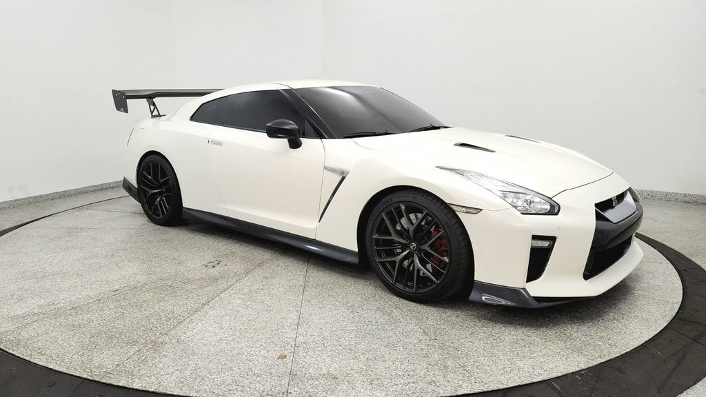 Used 2019 Nissan GT-R AWD/4WD image 7