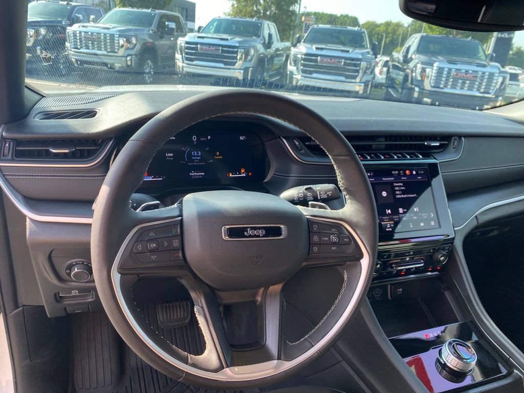 Used 2024 Jeep Grand Cherokee Altitude AWD/4WD image 15