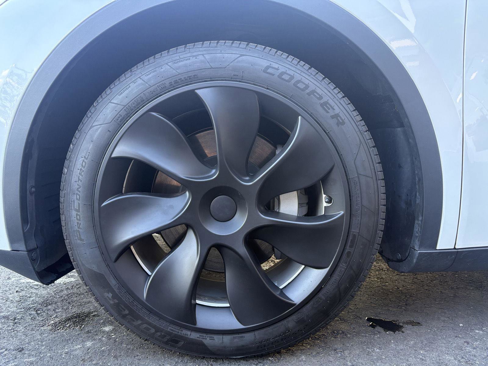 Used 2023 Tesla Model Y Long Range AWD/4WD image 10
