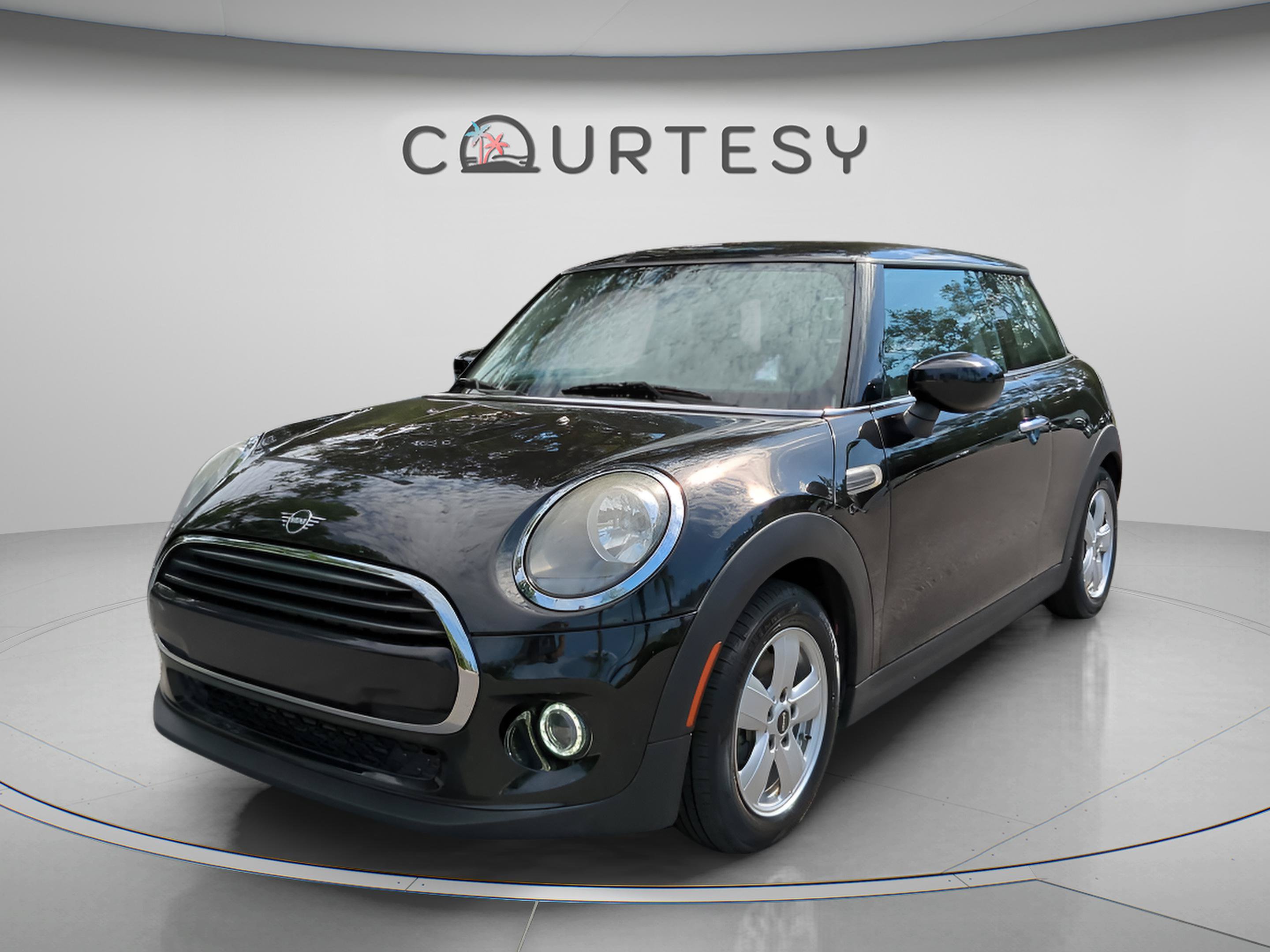 Used 2021 MINI Cooper 2-Door Hardtop FWD image 1