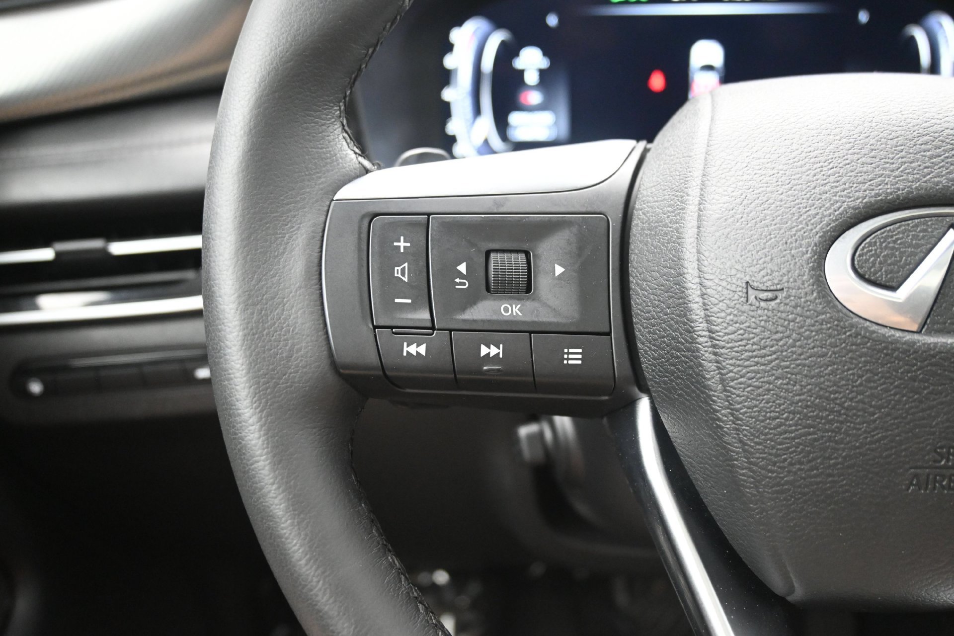 Used 2024 INFINITI QX60 Luxe AWD/4WD image 21