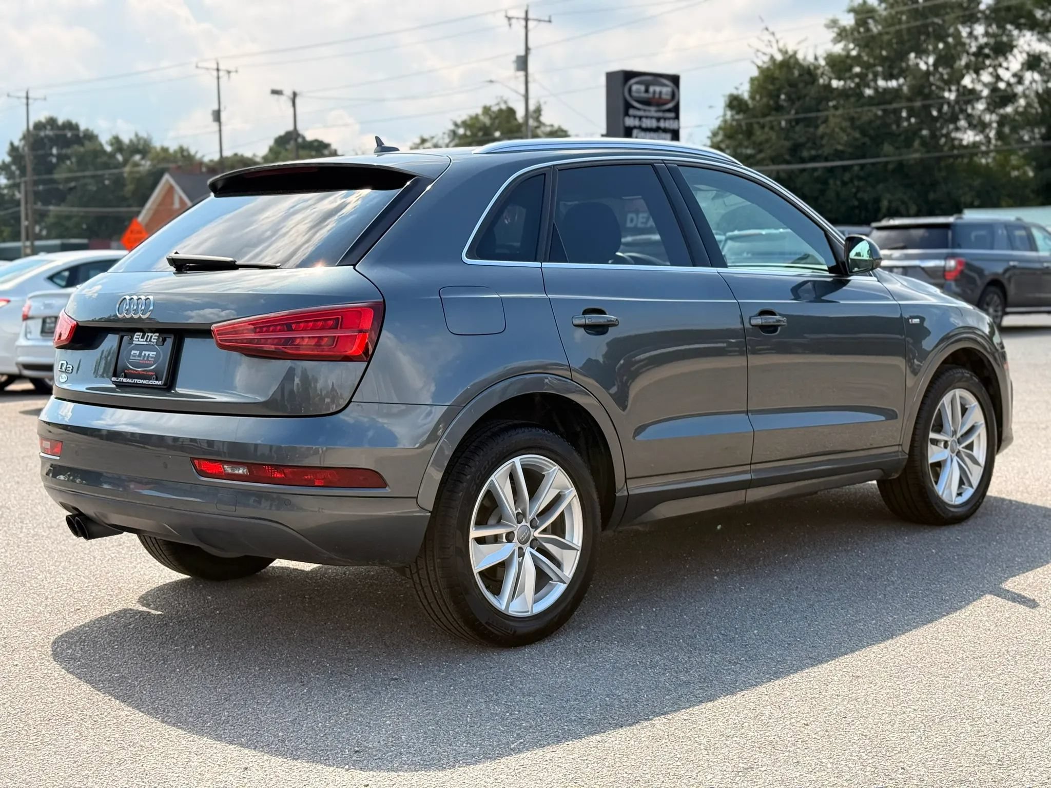 Used 2018 Audi Q3 2.0T Premium Plus w/ Premium Plus Package FWD image 9