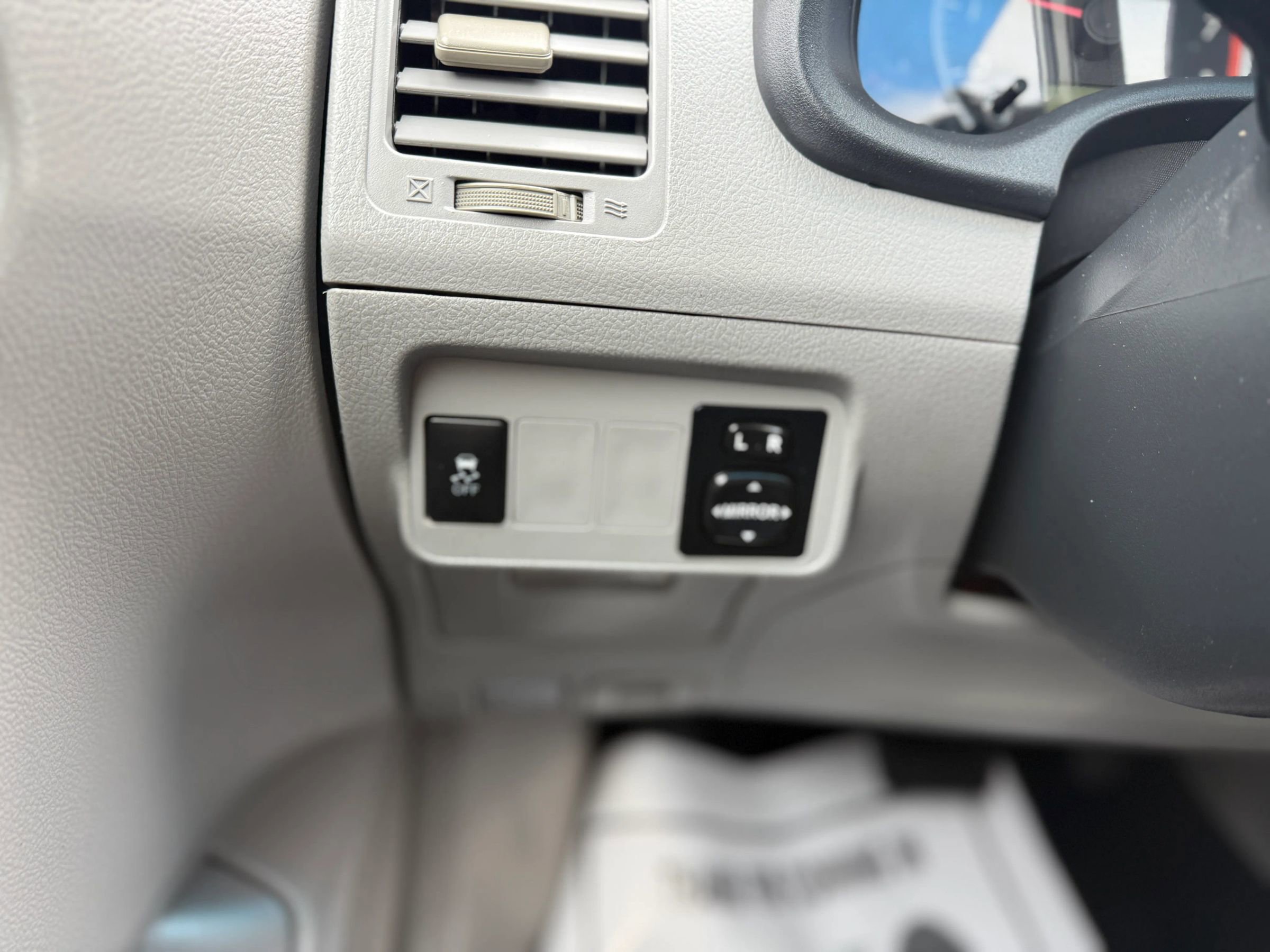 Used 2013 Toyota Corolla L FWD image 19