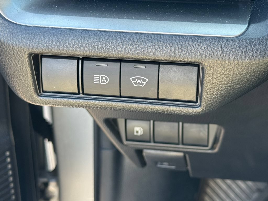 Used 2024 Toyota Prius LE FWD image 11