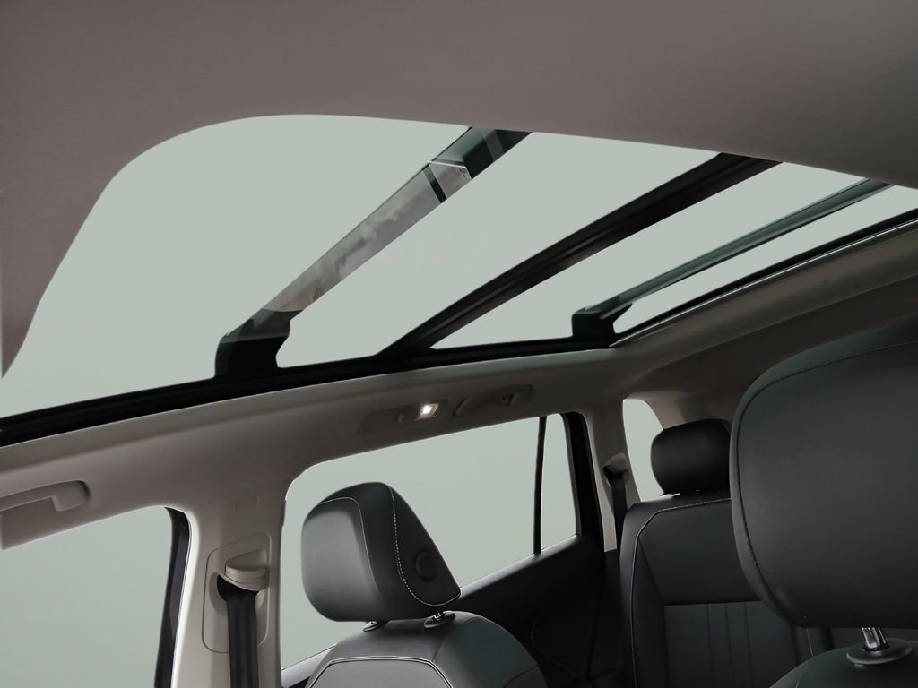 Used 2022 Volkswagen Tiguan SE image 15