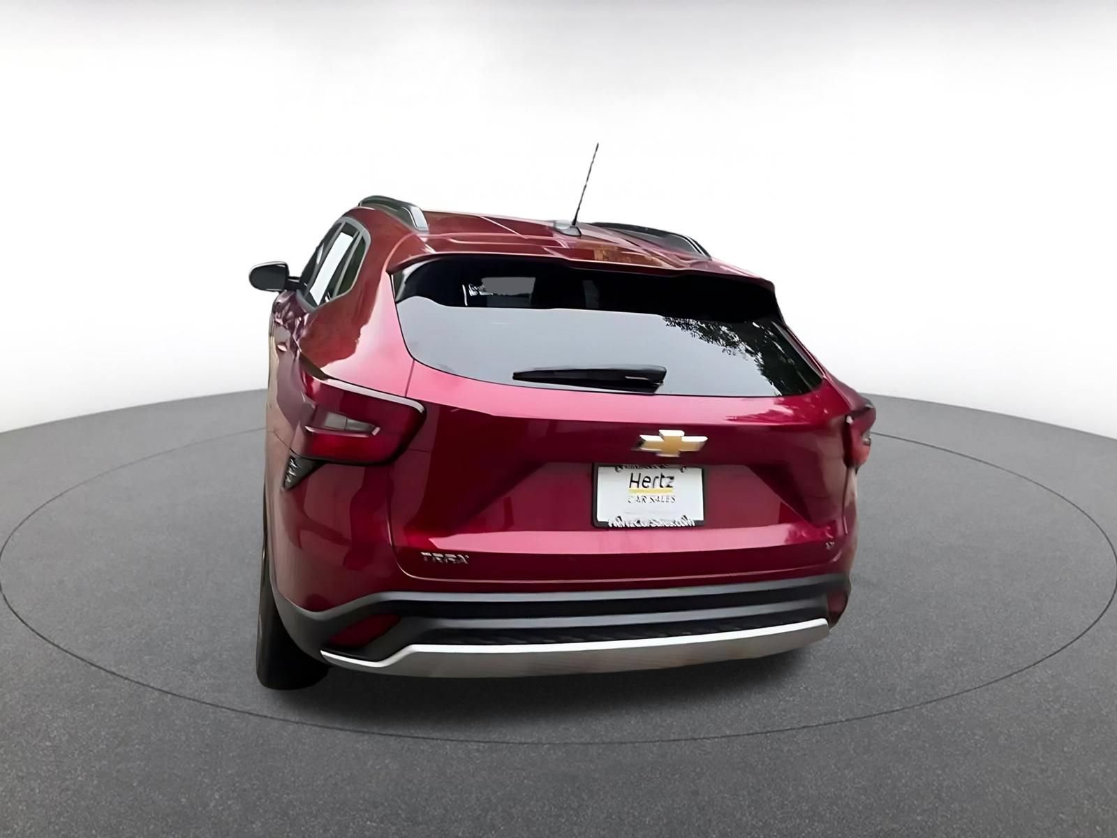 Used 2025 Chevrolet Trax LT w/ LT Convenience Package FWD image 9
