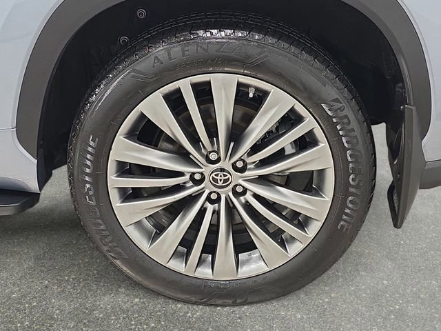 Used 2021 Toyota Highlander Platinum image 31