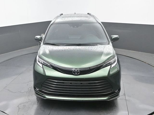 Used 2026 Toyota Sienna XLE Woodland Edition AWD/4WD image 30