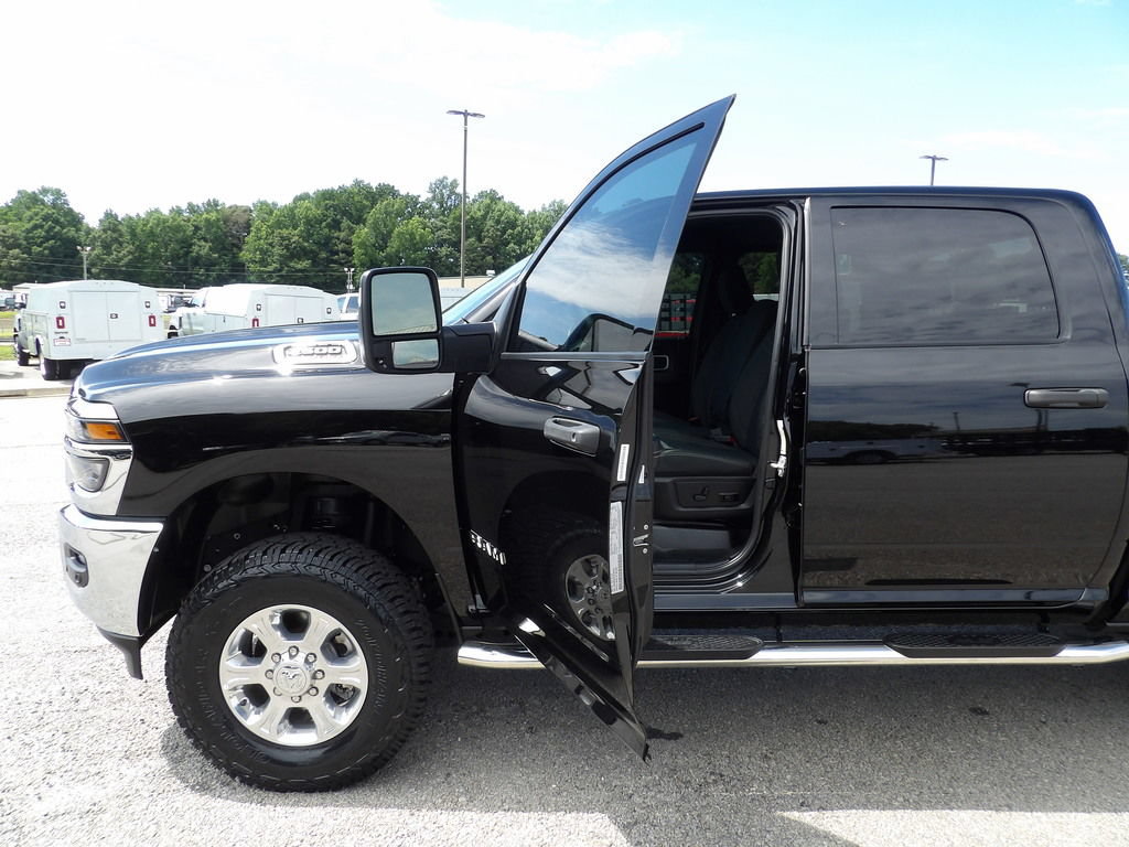 Used 2026 RAM 2500 Big Horn AWD/4WD image 13