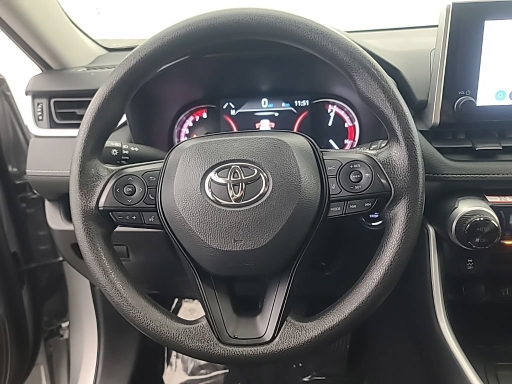 Used 2025 Toyota RAV4 XLE AWD/4WD image 31