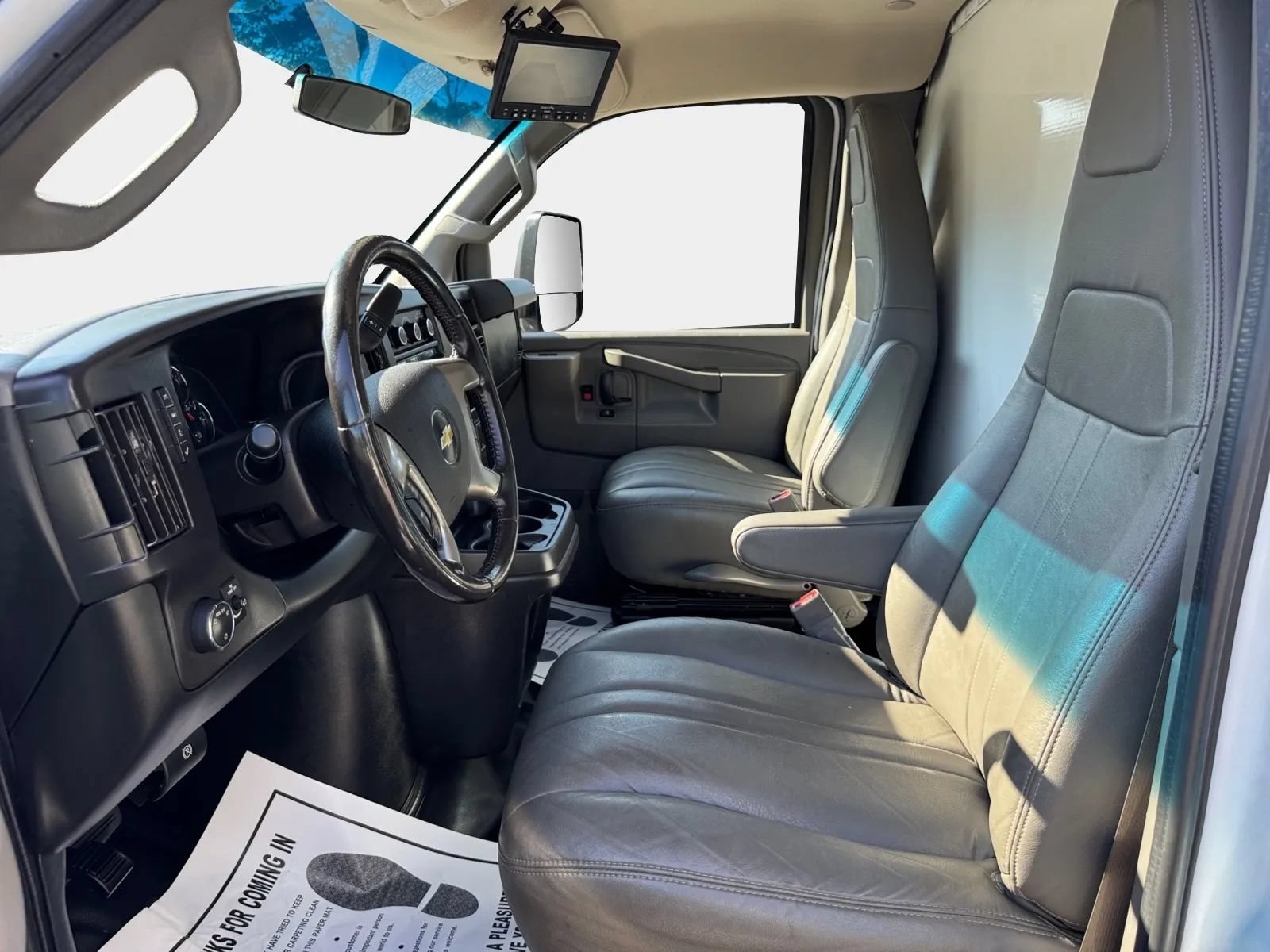 Used 2018 Chevrolet Express 3500 w/ Power Convenience Package RWD image 8