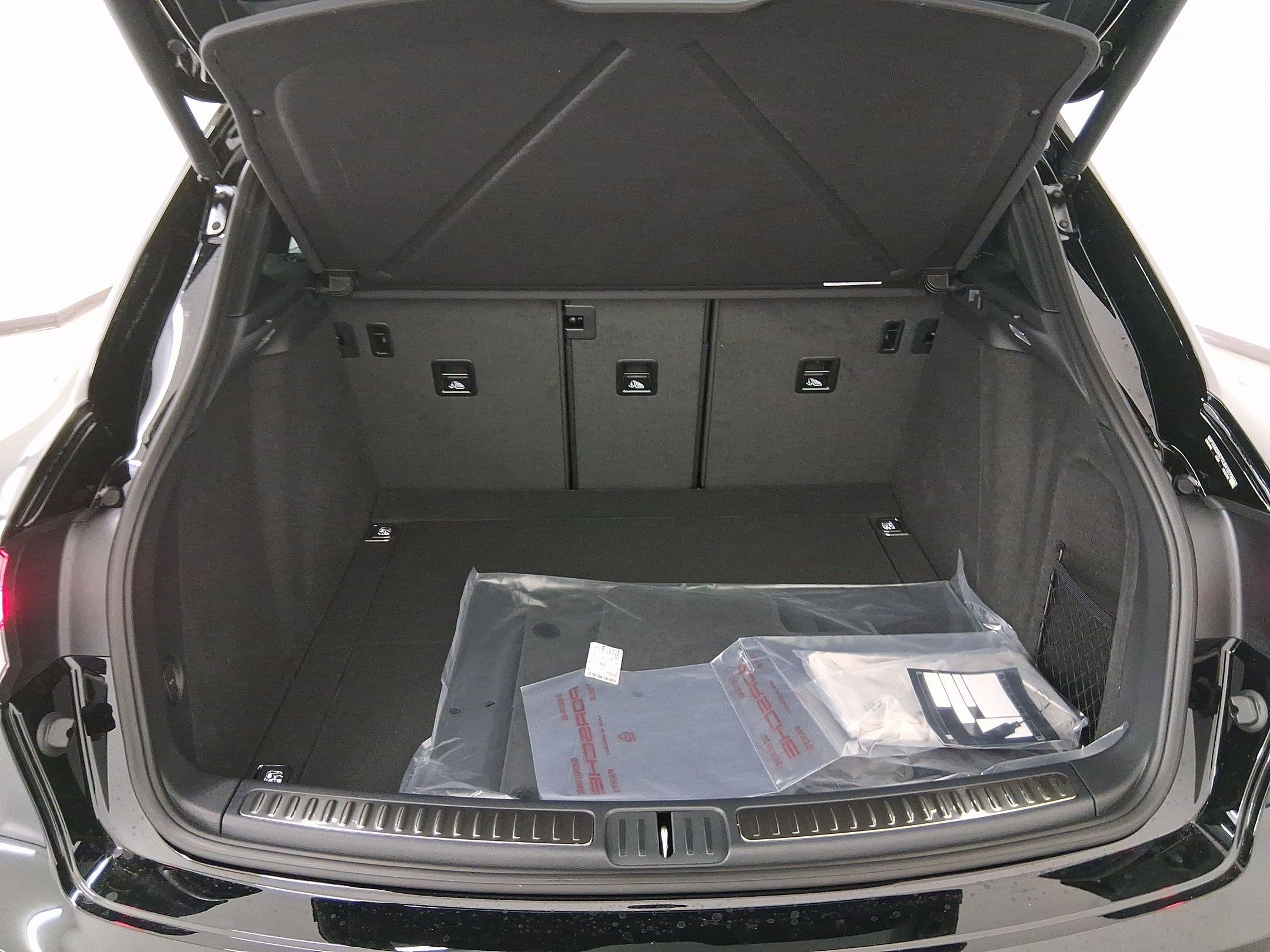 Used 2026 Porsche Macan S AWD/4WD image 32