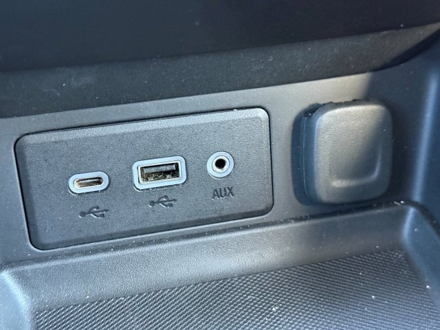 Used 2023 GMC Terrain SLE w/ Driver Convenience Package image 28