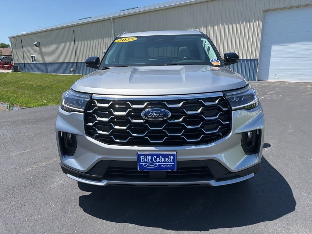 Used 2025 Ford Explorer Platinum w/ Ultimate Package AWD/4WD image 9
