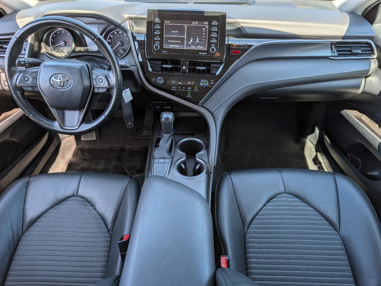 Used 2023 Toyota Camry SE image 4