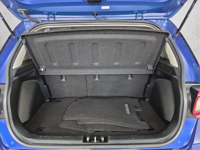 Certified 2022 Hyundai Venue Limited w/ Cargo Package FWD image 6