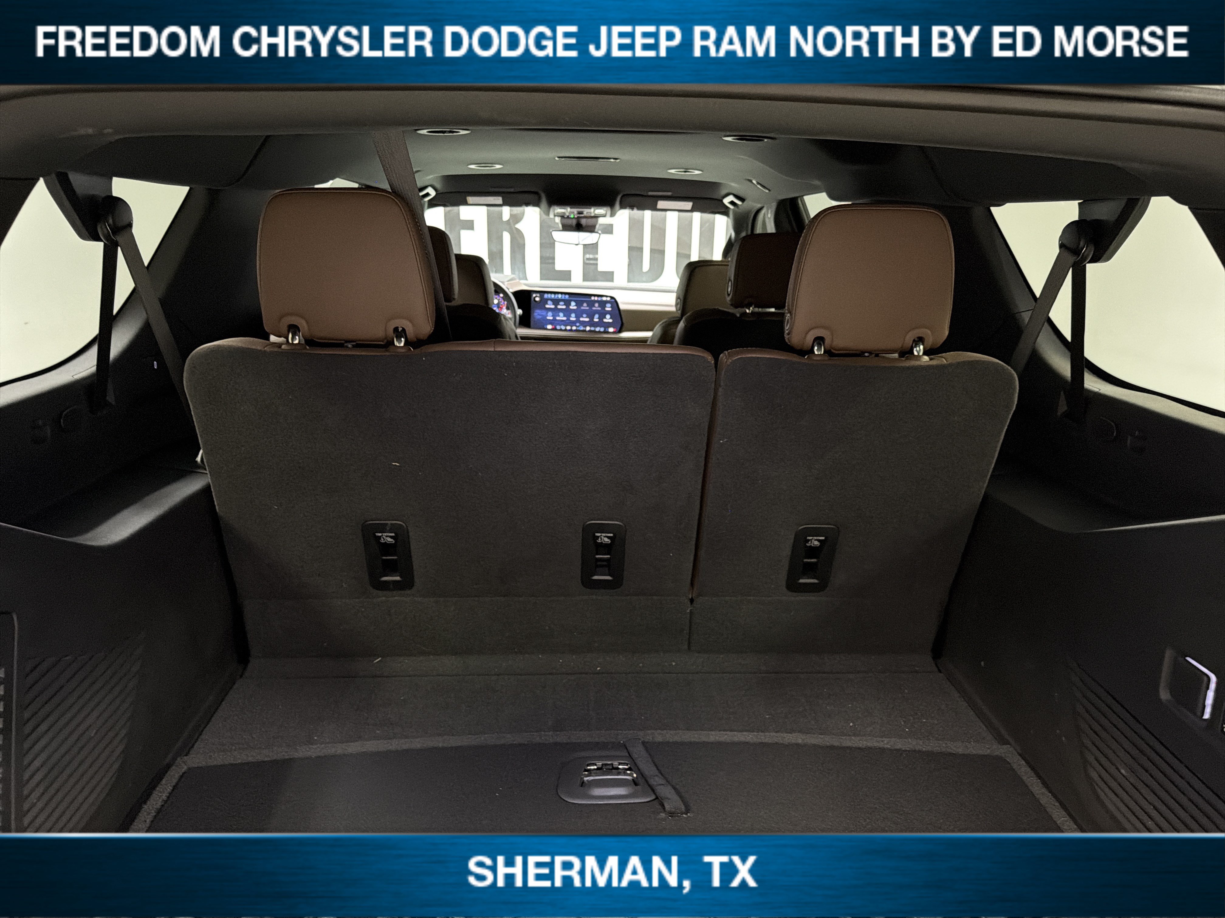 Used 2025 Chevrolet Suburban High Country AWD/4WD image 10