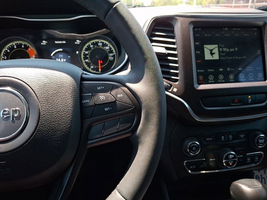 Used 2022 Jeep Cherokee Trailhawk w/ Premium Leather Package AWD/4WD image 23