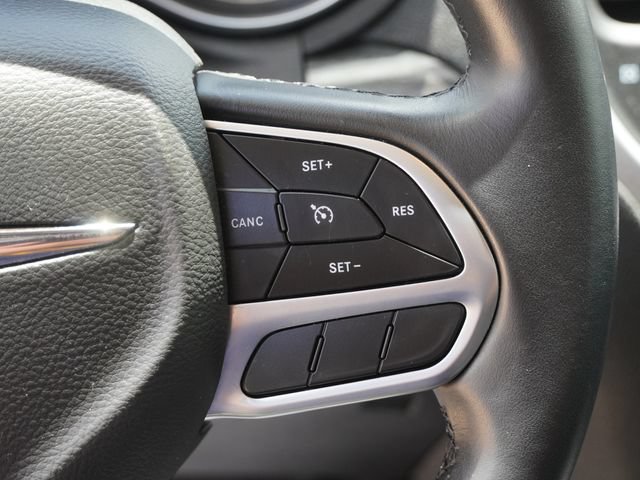 Certified 2022 Chrysler 300 Touring L RWD image 27