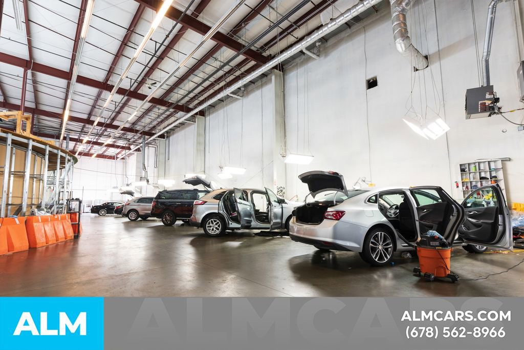 Used 2024 Chrysler Pacifica Select image 83