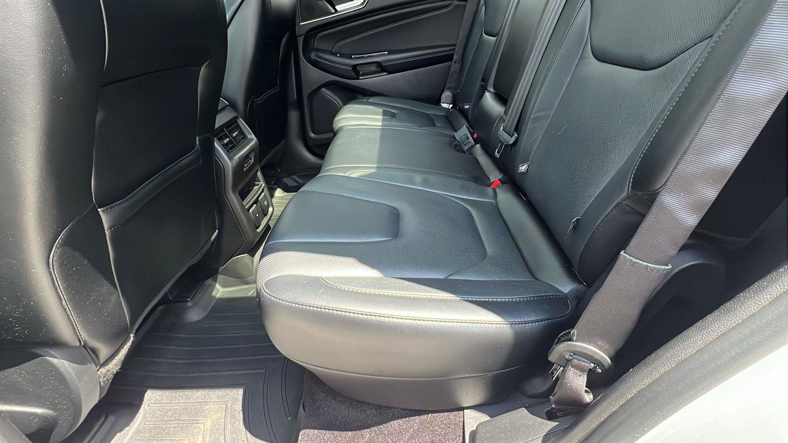 Used 2015 Ford Edge Titanium w/ Equipment Group 302A AWD/4WD image 18