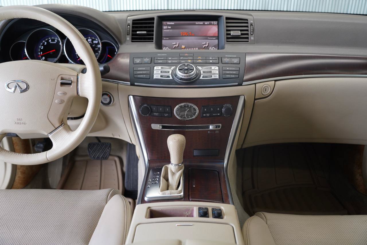 Used 2010 INFINITI M35 w/ Technology Pkg RWD image 18