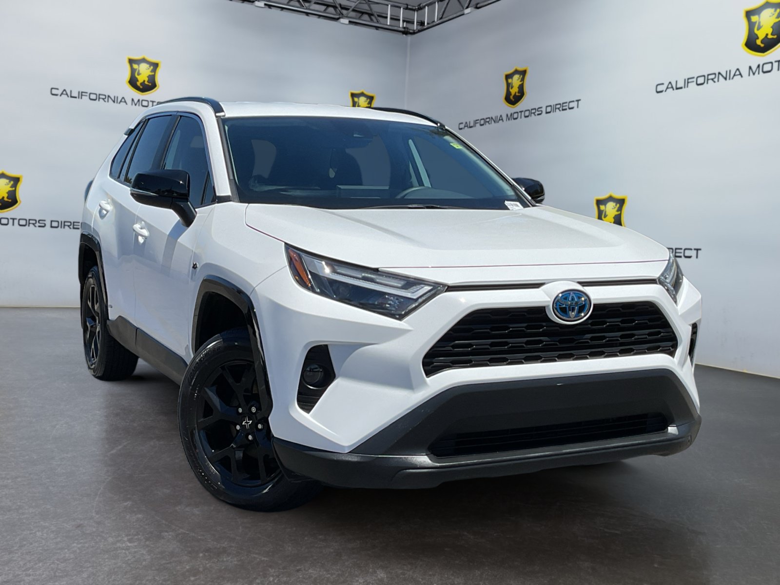 Used 2024 Toyota RAV4 XLE AWD/4WD image 3