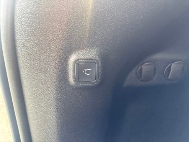 Used 2020 Jeep Cherokee Limited w/ Technology Group AWD/4WD image 10