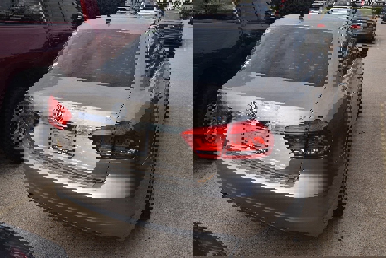 Used 2015 Volkswagen Passat 1.8T Limited Edition image 7