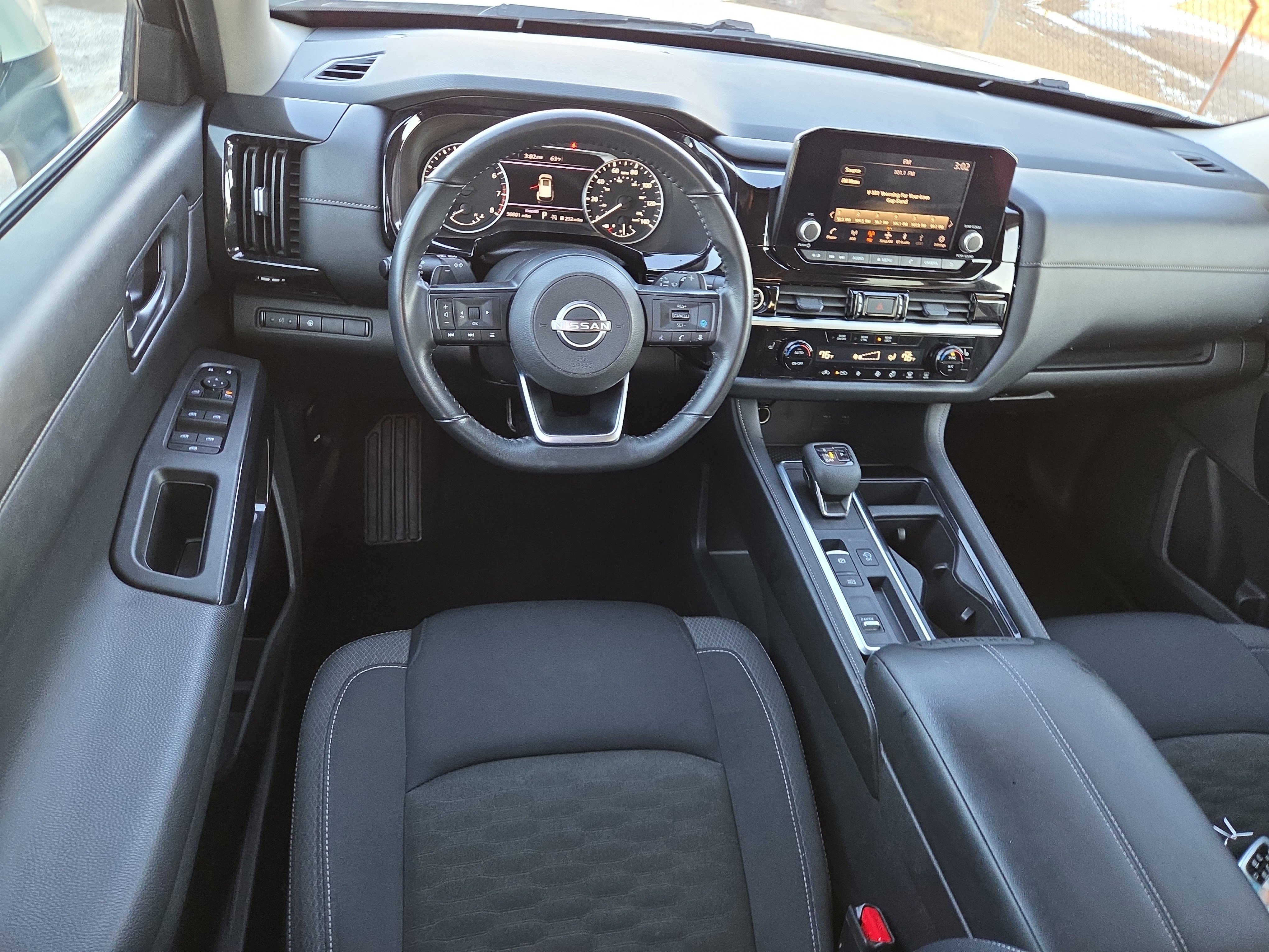 Used 2024 Nissan Pathfinder SV image 8