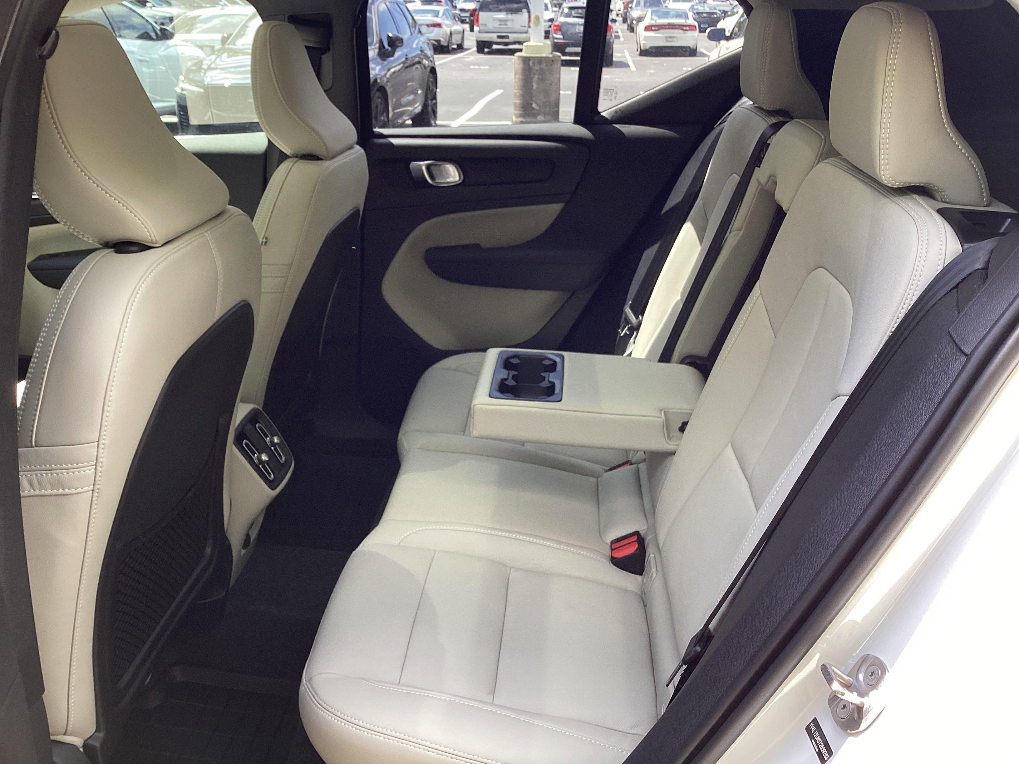 Used 2026 Volvo XC40 B5 Ultra w/ Protection Package Premier image 60