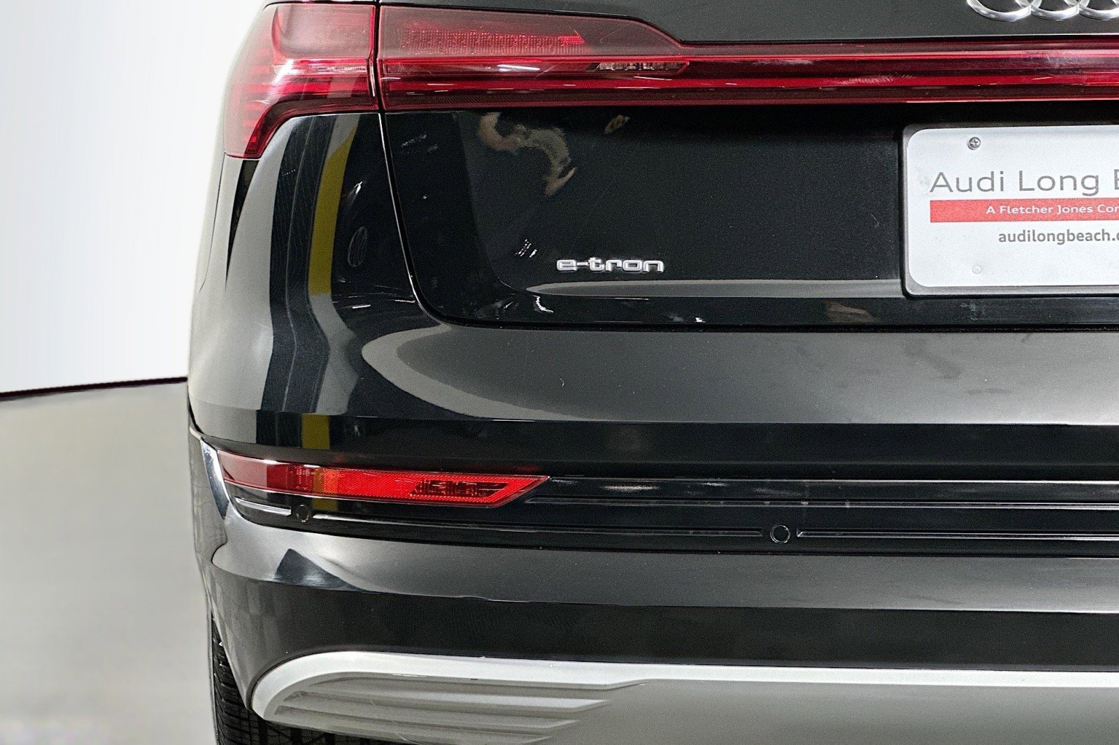 Used 2019 Audi e-tron Prestige w/ Prestige Package image 17