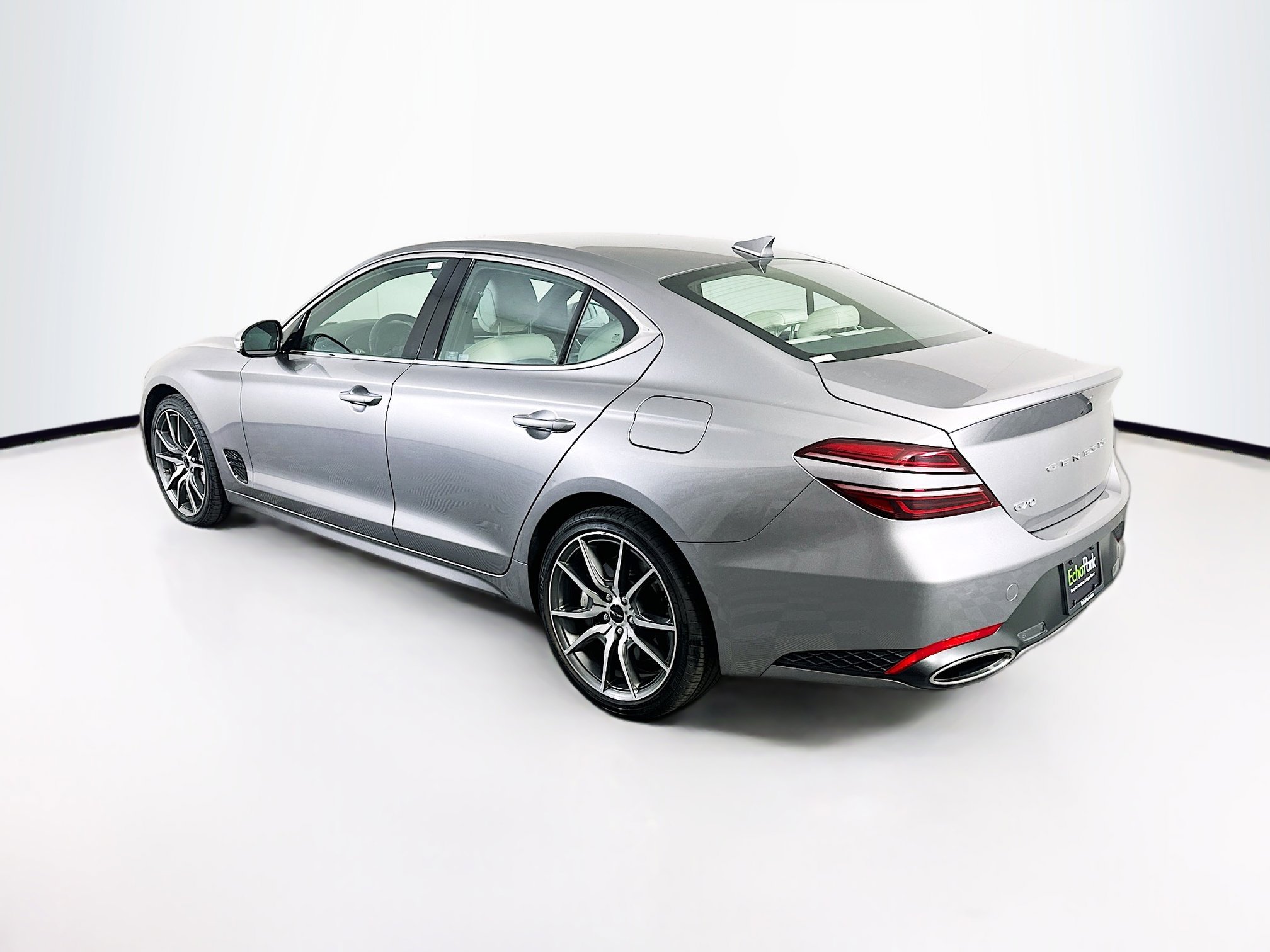 Used 2025 Genesis G70 2.5T image 5