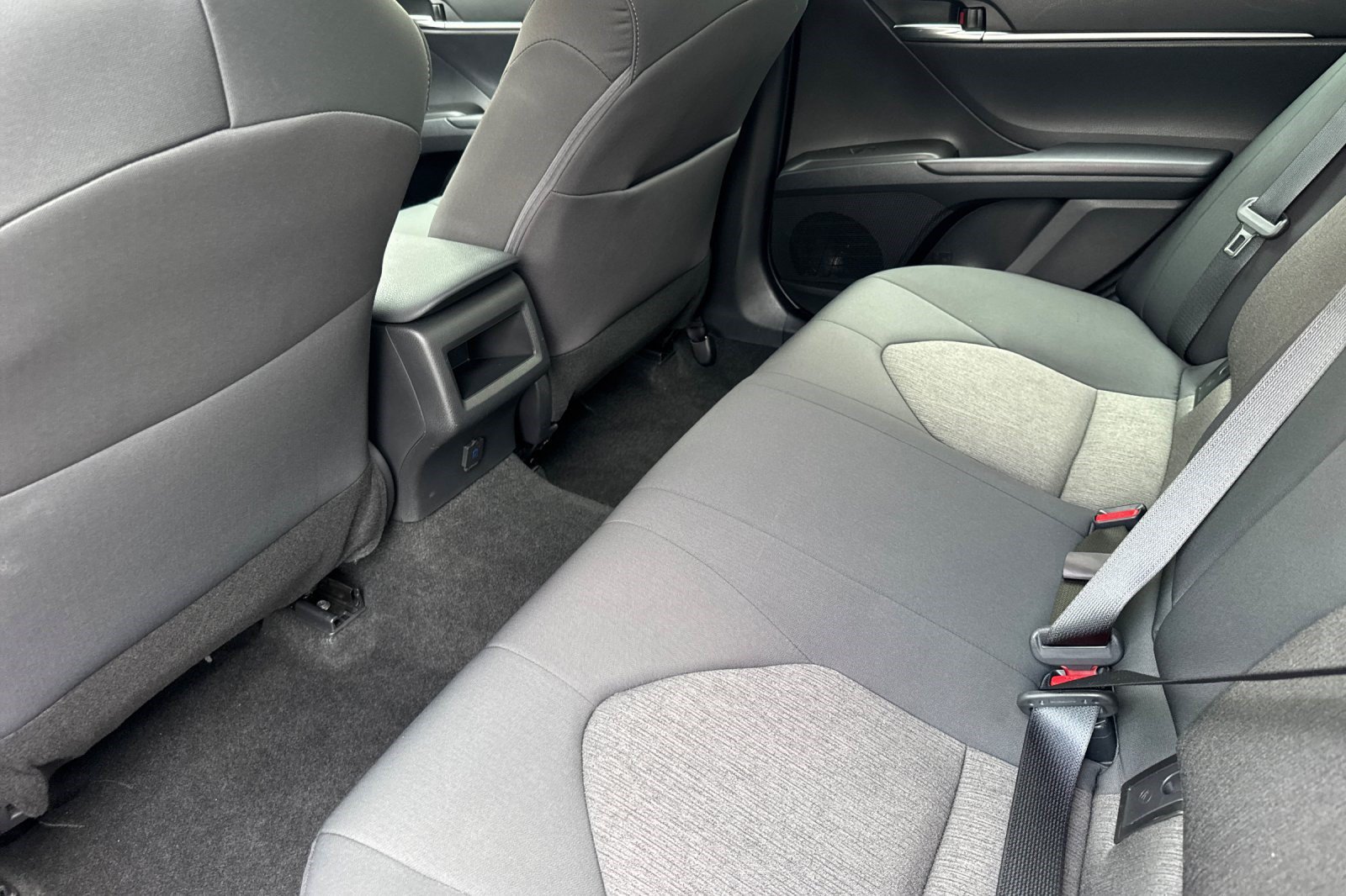 Used 2022 Toyota Camry LE FWD image 23