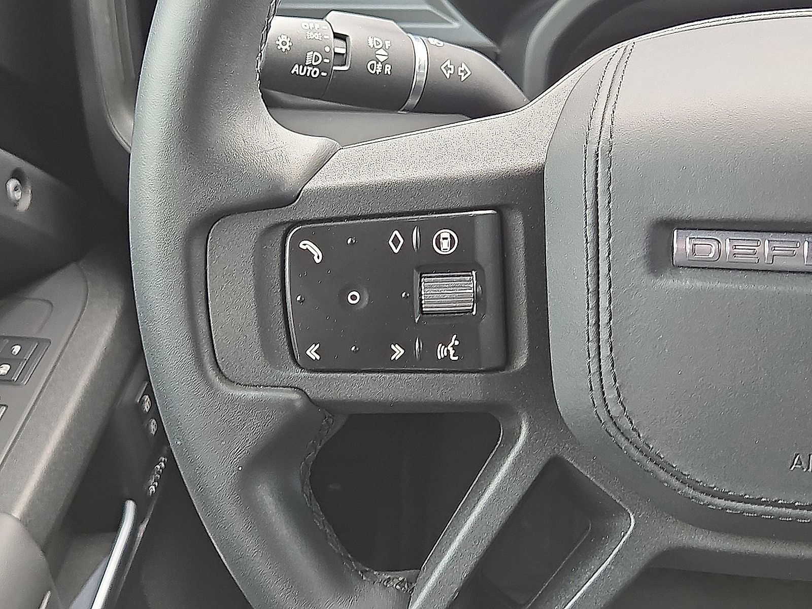 Used 2025 Land Rover Defender 110 X AWD/4WD image 18