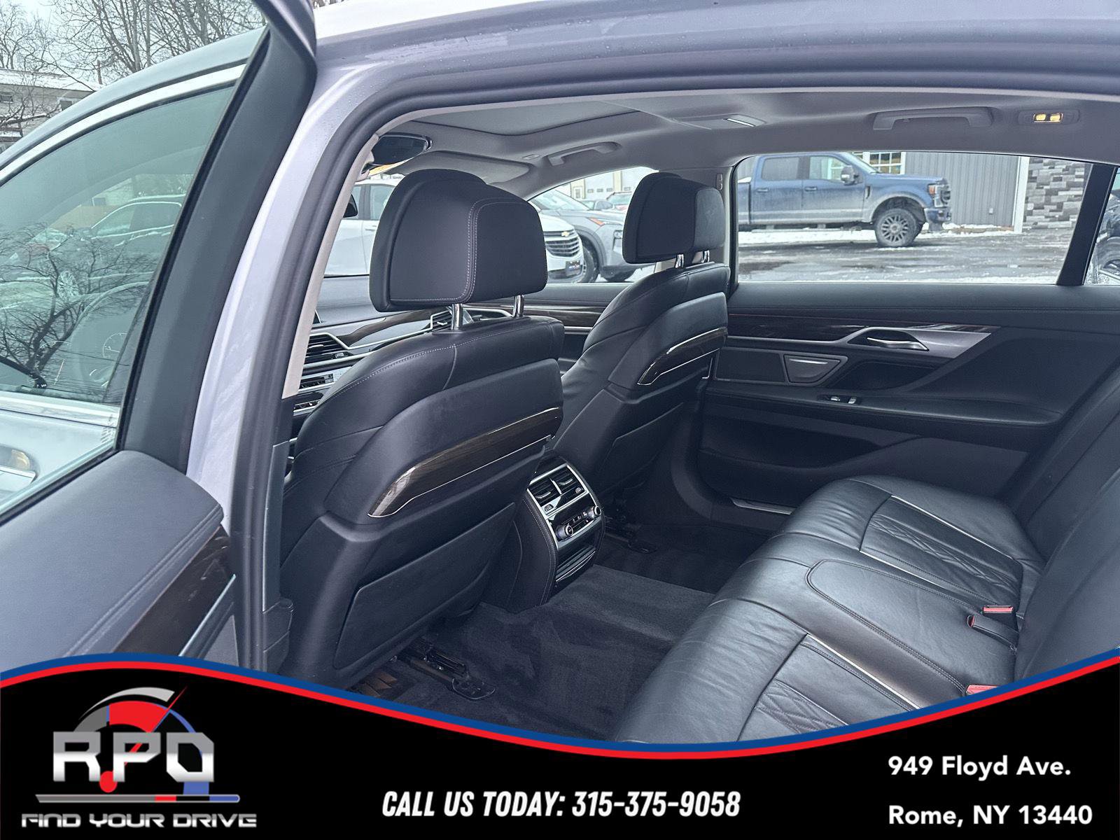 Used 2017 BMW 750i xDrive image 28