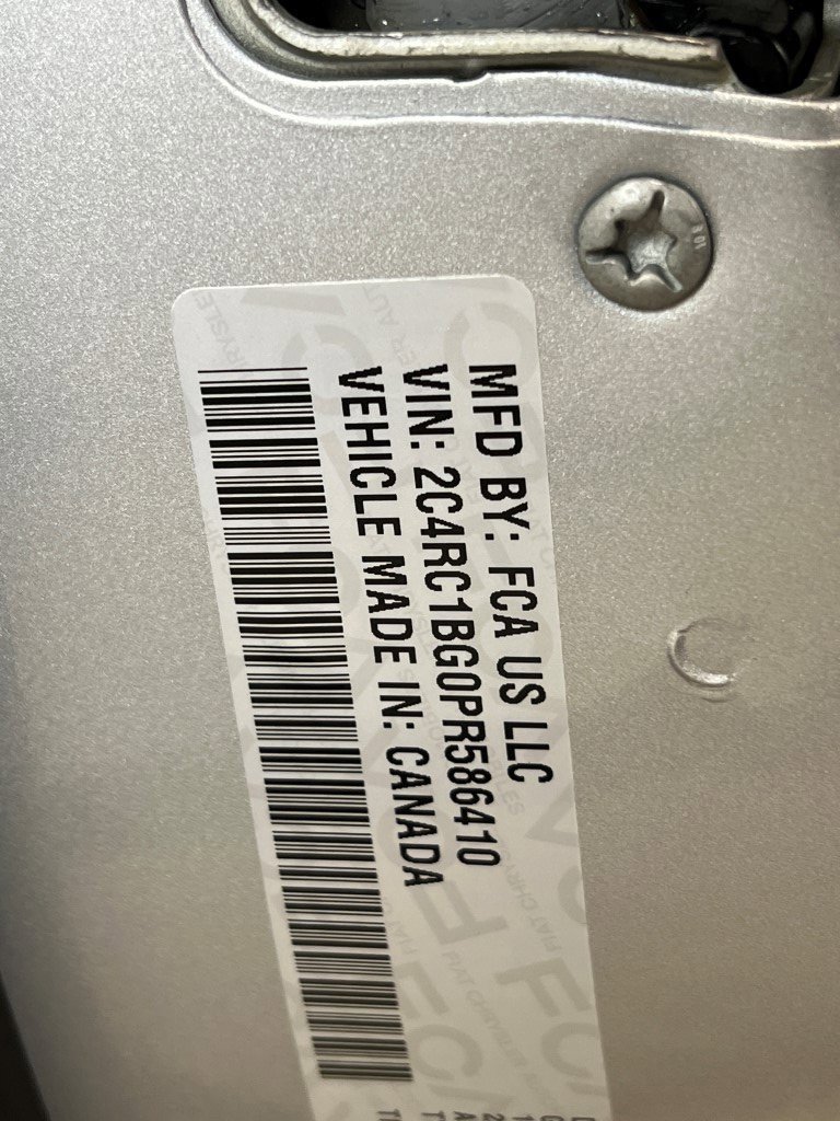 Used 2023 Chrysler Pacifica Touring-L image 52