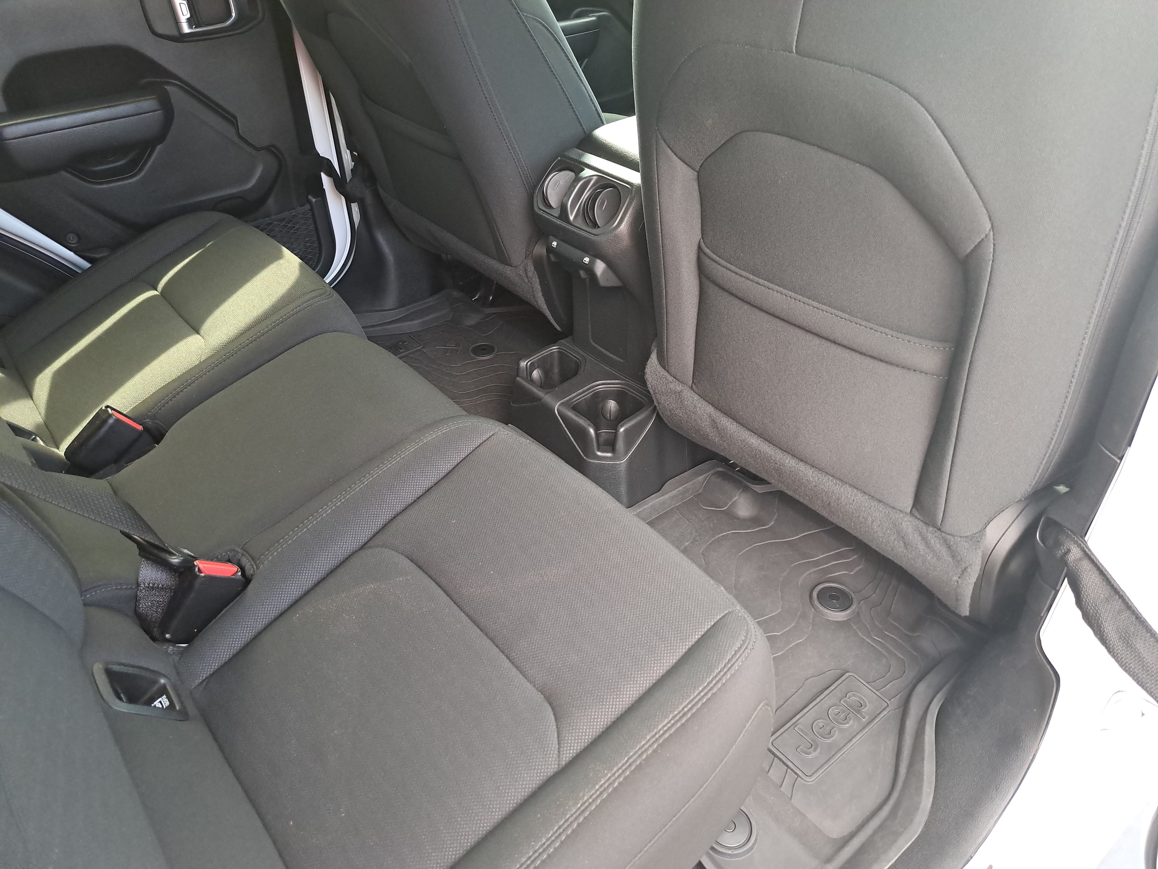 Used 2022 Jeep Gladiator Overland AWD/4WD image 11