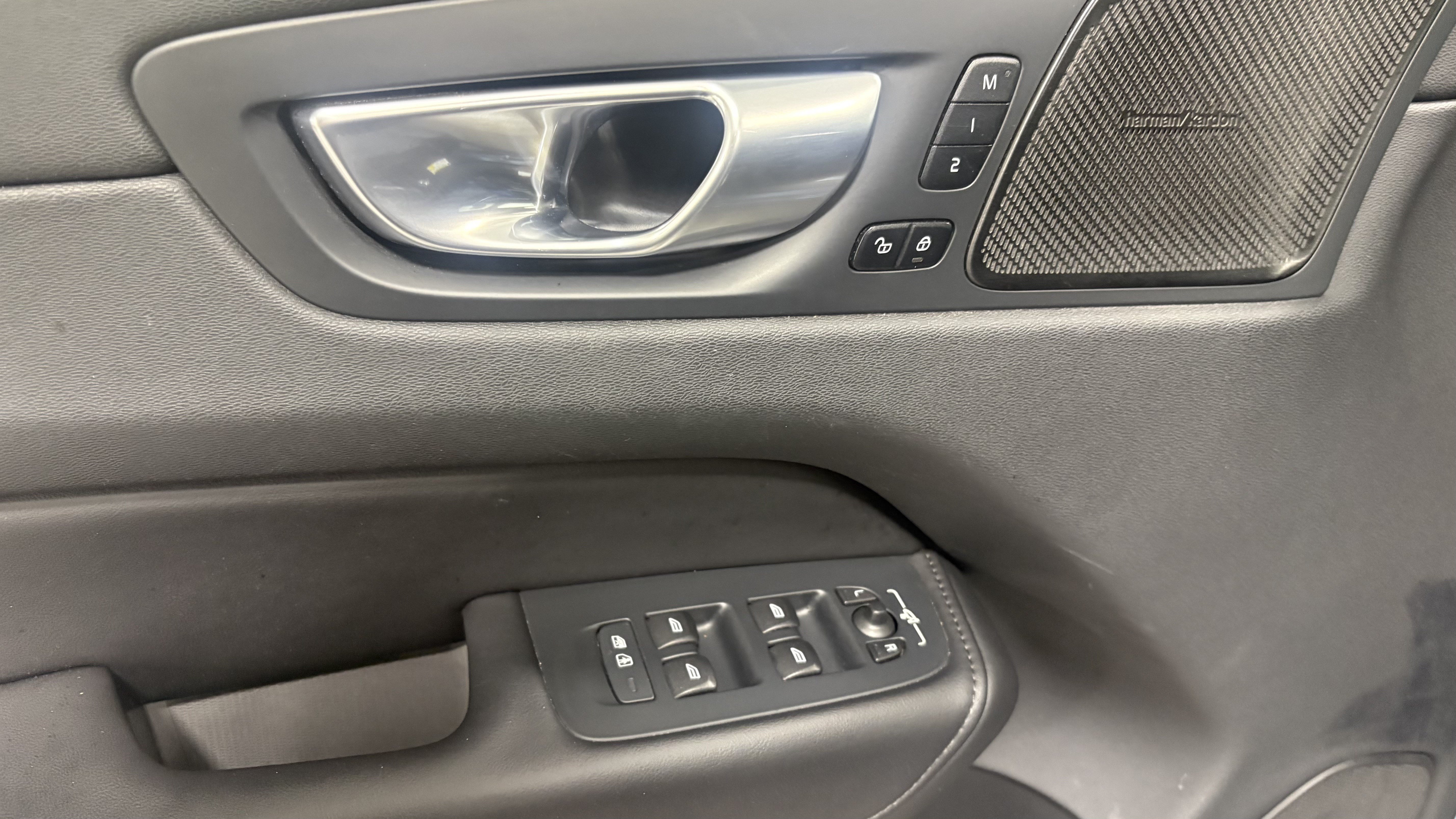 Used 2024 Volvo XC60 B5 Plus AWD/4WD image 14