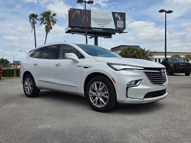 Used 2022 Buick Enclave Essence w/ Experience Buick Package FWD image 6