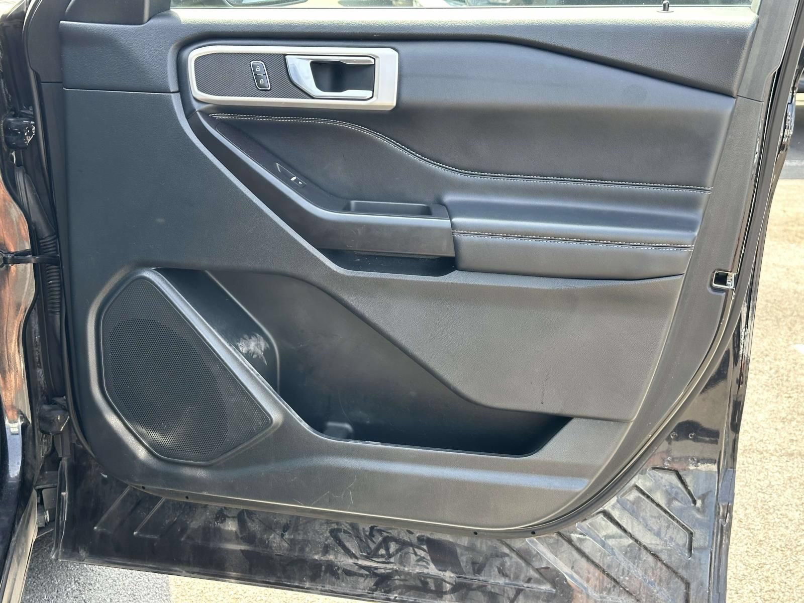 Used 2020 Ford Explorer XLT w/ Equipment Group 202A AWD/4WD image 27
