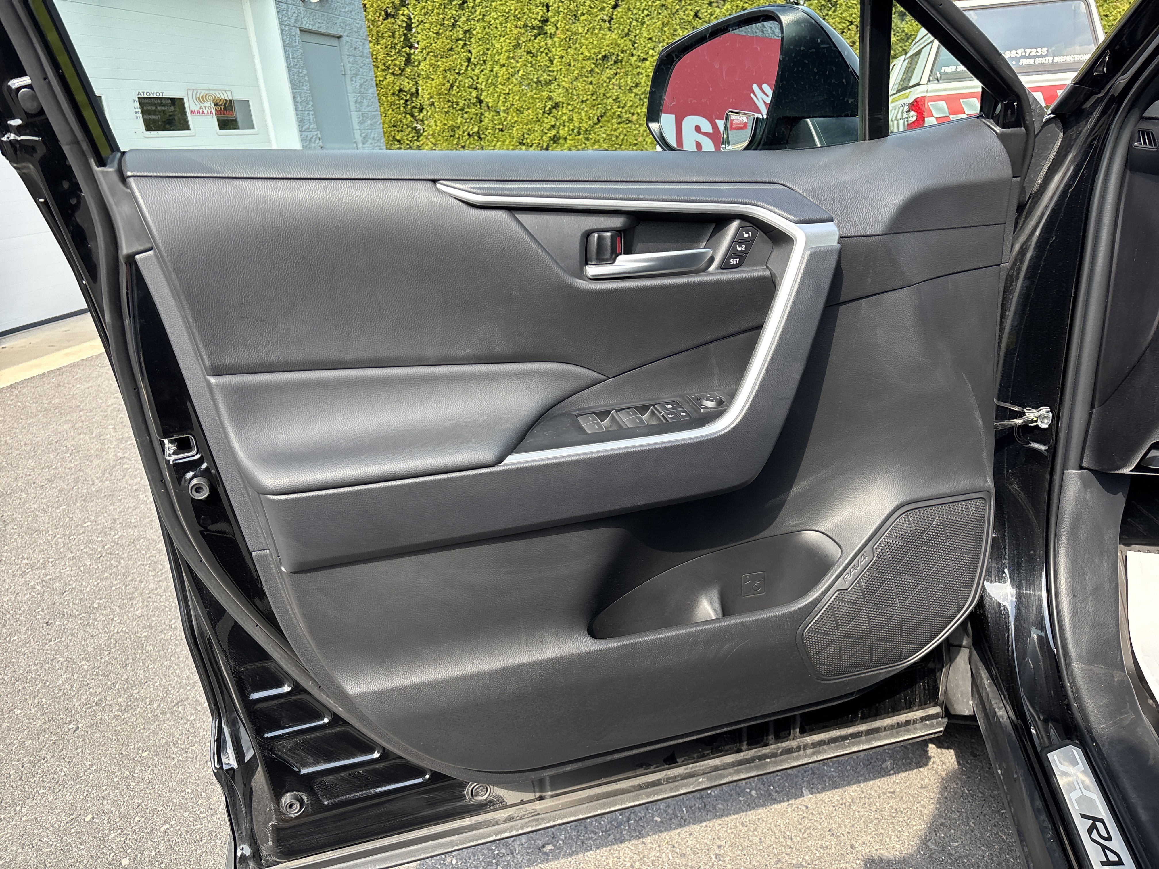 Used 2025 Toyota RAV4 XLE Premium image 16