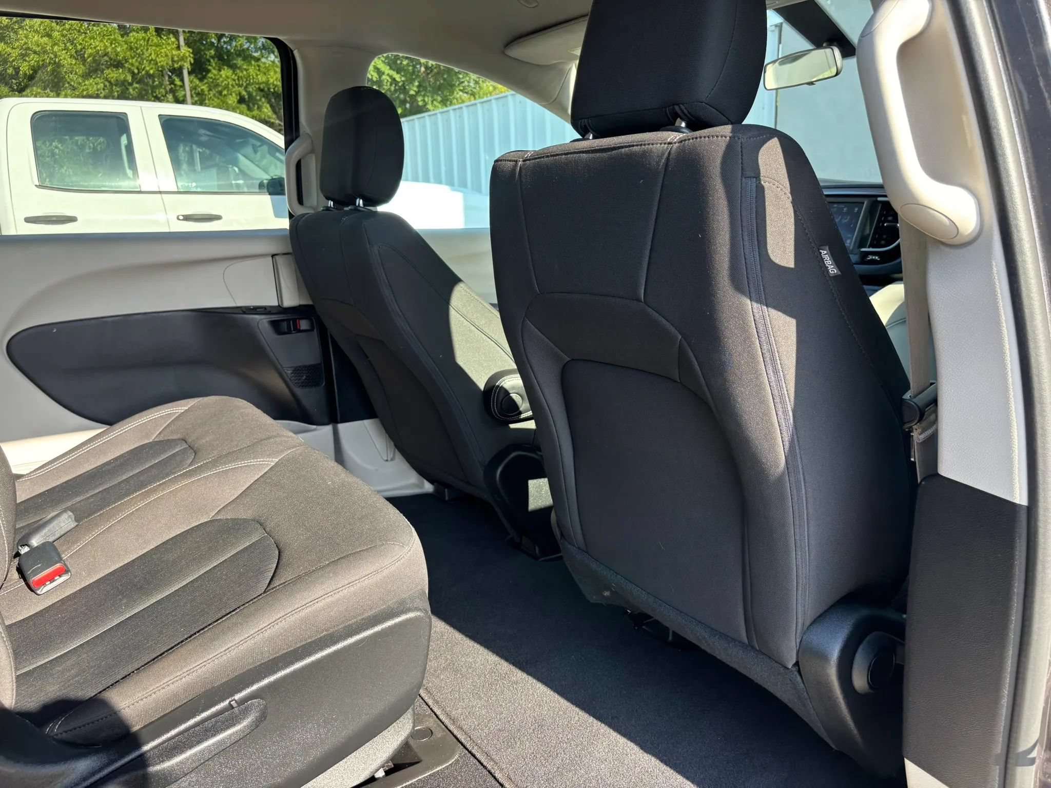 Used 2021 Chrysler Voyager L FWD image 47