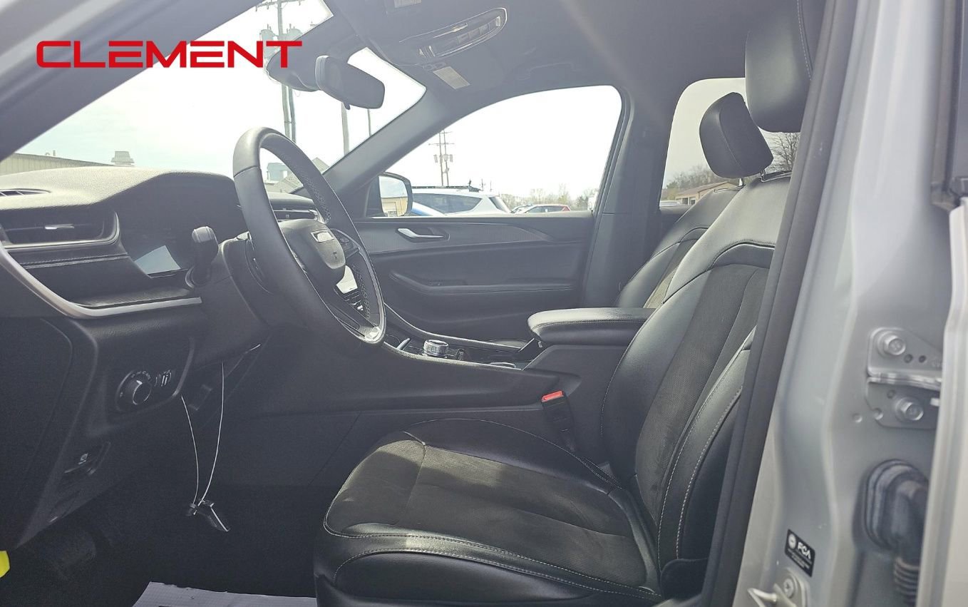 Used 2023 Jeep Grand Cherokee Altitude image 12