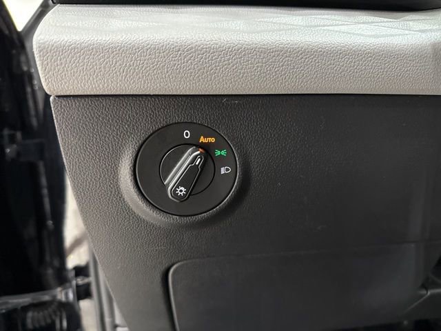 Certified 2022 Volkswagen Taos S image 11