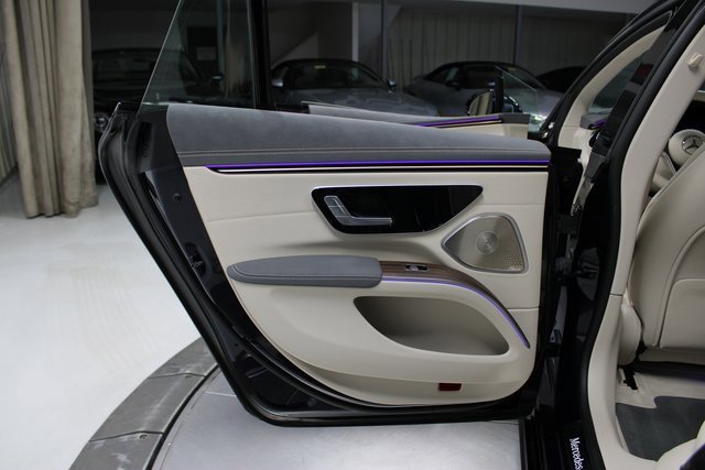 Used 2023 Mercedes-Benz EQS 580 4MATIC Sedan image 35
